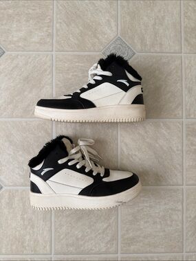 Anta Fuzzy Sneakers